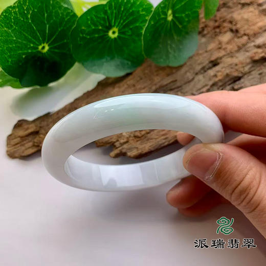 派瑞翡翠 翡翠手镯 糯种 浅绿色 商品图3