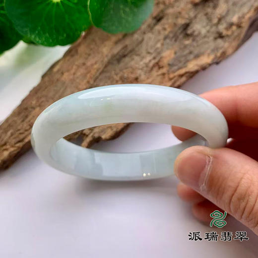 派瑞翡翠 翡翠手镯 糯种 浅绿色 商品图1