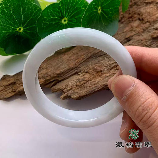 派瑞翡翠 翡翠手镯 糯种 浅绿色 商品图0