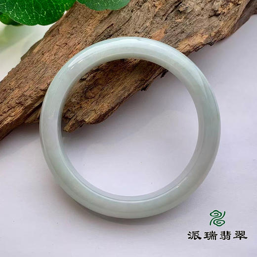 派瑞翡翠 翡翠手镯 糯种 浅绿色 商品图3