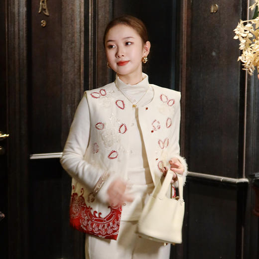 【特价不退换】良木礼鹅绒马甲（D251101463） 商品图2