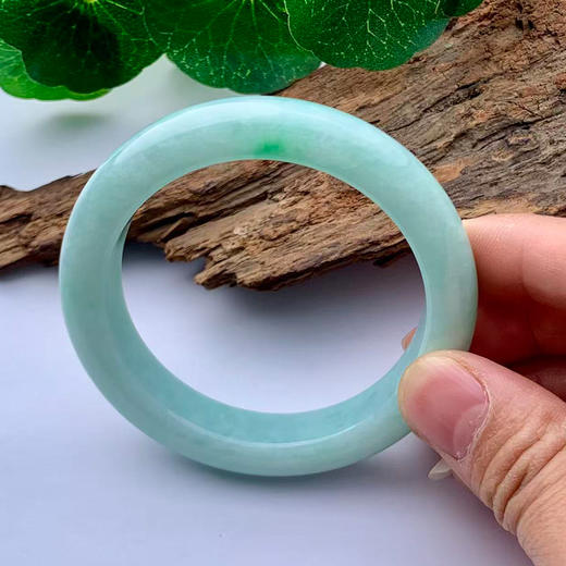 派瑞翡翠 翡翠手镯 糯种 浅绿色 商品图2