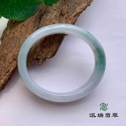 派瑞翡翠 翡翠手镯 糯种 浅绿色 商品图2