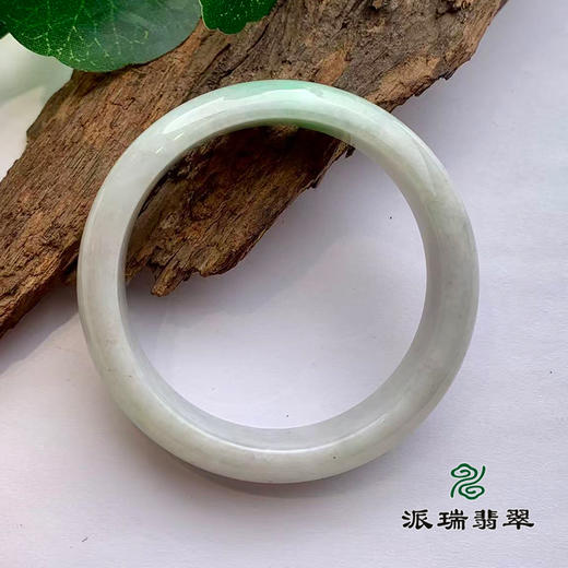 派瑞翡翠 翡翠手镯 糯种 浅绿色 商品图2