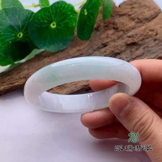 派瑞翡翠 翡翠手镯 糯种 浅绿色 商品图2