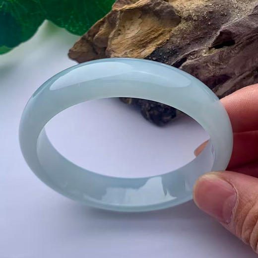 派瑞翡翠 翡翠手镯 糯冰种 浅绿色 商品图1