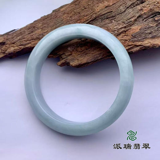 派瑞翡翠 翡翠手镯 糯种 浅绿色 商品图3
