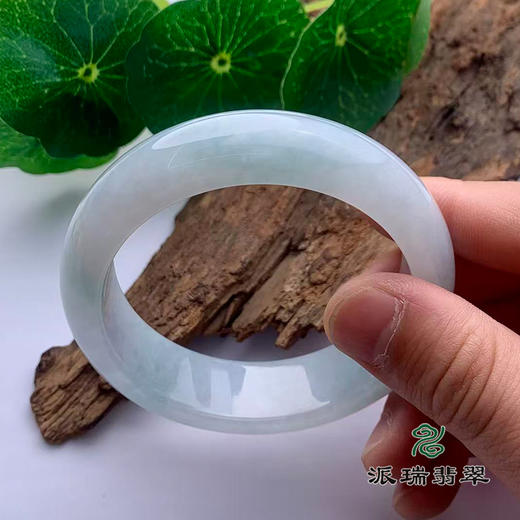 派瑞翡翠 翡翠手镯 糯种 浅绿色 商品图3