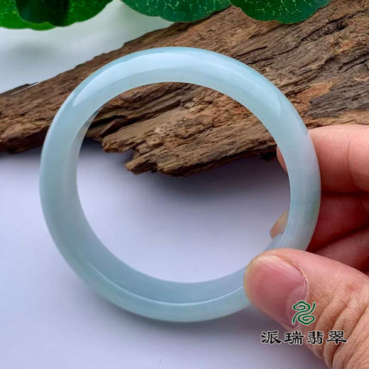 派瑞翡翠 翡翠手镯 糯种 浅绿色 商品图2