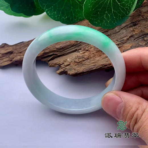 派瑞翡翠 翡翠手镯 糯种 浅绿色 商品图2