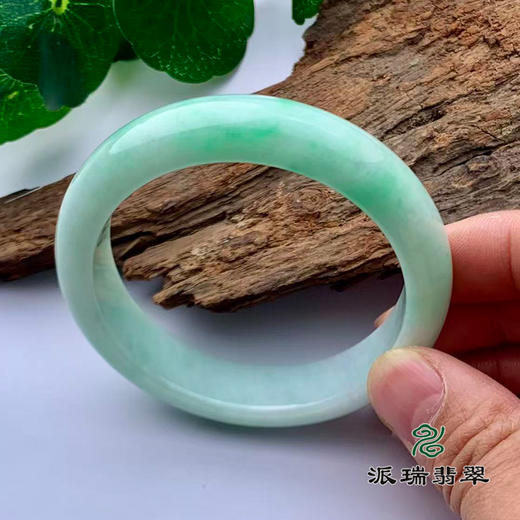 派瑞翡翠 翡翠手镯 糯种 浅绿色 商品图1