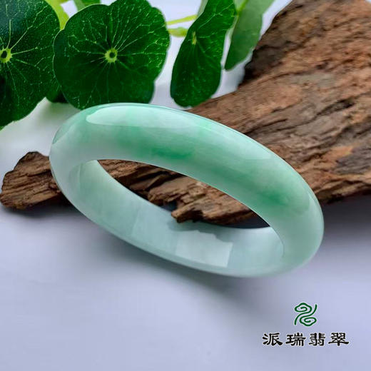 派瑞翡翠 翡翠手镯 糯种 浅绿色 商品图0