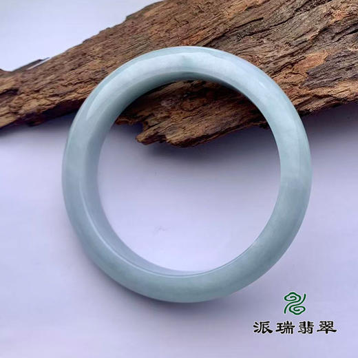 派瑞翡翠 翡翠手镯 糯种 浅绿色 商品图2