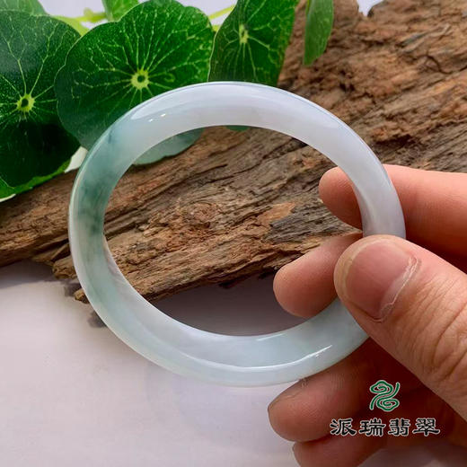 派瑞翡翠 翡翠手镯 糯种 浅绿色 商品图1