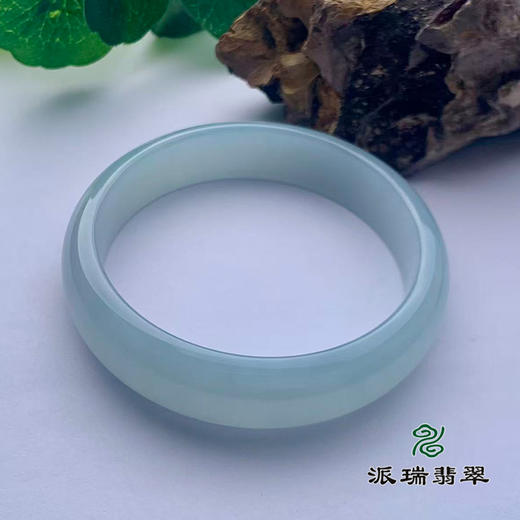 派瑞翡翠 翡翠手镯 糯冰种 浅绿色 商品图2