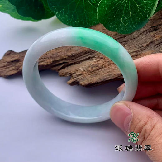 派瑞翡翠 翡翠手镯 糯种 浅绿色 商品图1