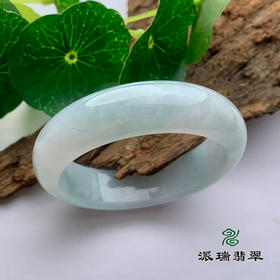 派瑞翡翠 翡翠手镯 糯种 浅绿色