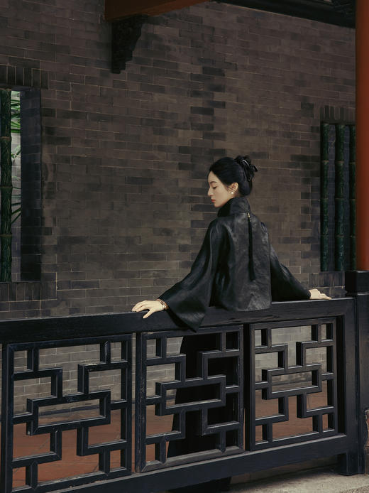 盛唐婧 | 本色行云重磅真丝香云纱立领钉珠小外套 商品图11