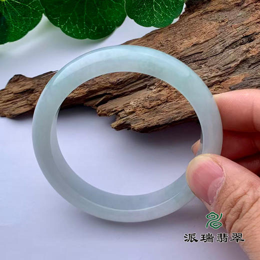 派瑞翡翠 翡翠手镯 糯种 浅绿色 商品图1