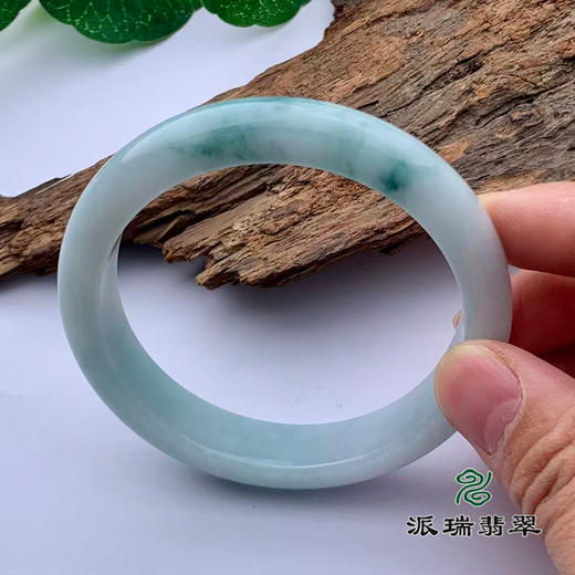 派瑞翡翠 翡翠手镯 糯种 浅绿色 商品图1