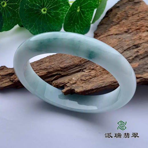 派瑞翡翠 翡翠手镯 糯种 浅绿色 商品图0