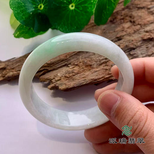 派瑞翡翠 翡翠手镯 糯种 浅绿色 商品图1
