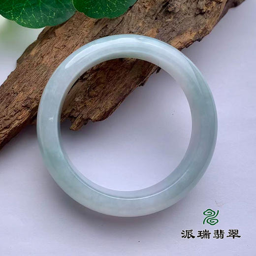 派瑞翡翠 翡翠手镯 糯种 浅绿色 商品图1