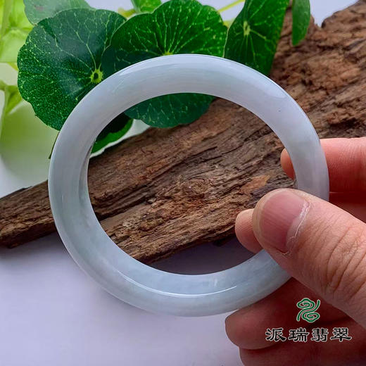 派瑞翡翠 翡翠手镯 糯种 浅绿色 商品图3