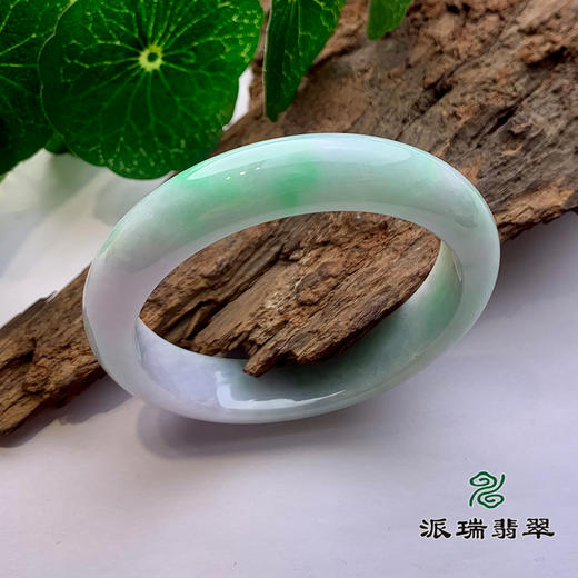 派瑞翡翠 翡翠手镯 糯种 浅绿色 商品图0