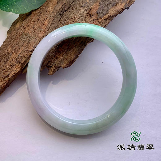 派瑞翡翠 翡翠手镯 糯种 浅绿色 商品图2