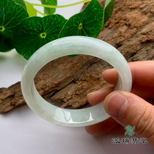派瑞翡翠 翡翠手镯 糯种 浅绿色 商品图1