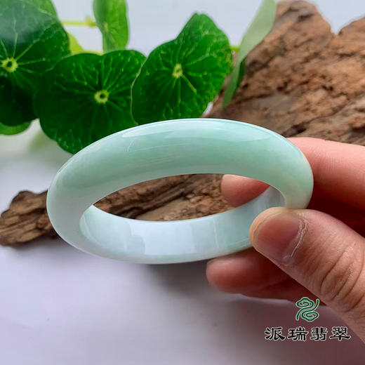 派瑞翡翠 翡翠手镯 糯种 浅绿色 商品图2
