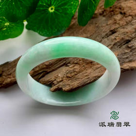 派瑞翡翠 翡翠手镯 糯种 浅绿色