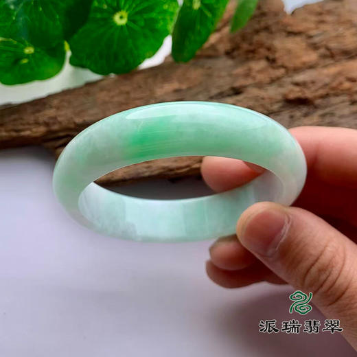 派瑞翡翠 翡翠手镯 糯种 浅绿色 商品图2