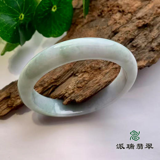 派瑞翡翠 翡翠手镯 糯种 浅绿色 商品图0