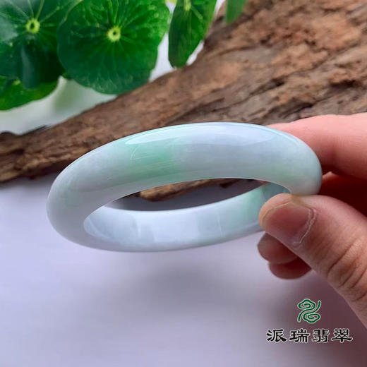 派瑞翡翠 翡翠手镯 糯种 浅绿色 商品图2