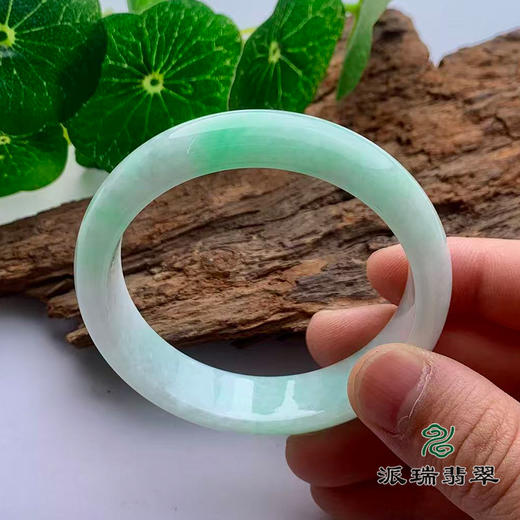 派瑞翡翠 翡翠手镯 糯种 浅绿色 商品图1