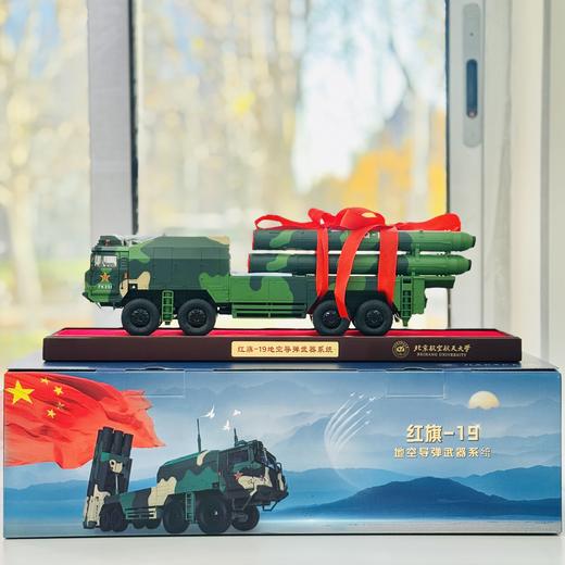 红旗-19导弹车模型 商品图1