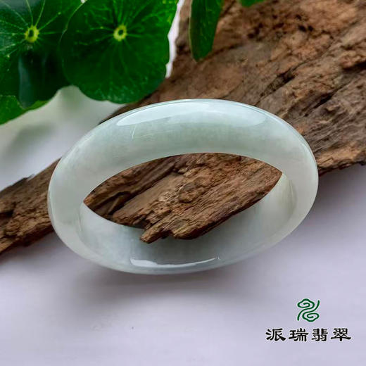 派瑞翡翠 翡翠手镯 糯种 浅绿色 商品图0