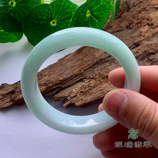 派瑞翡翠 翡翠手镯 糯种 浅绿色 商品图3