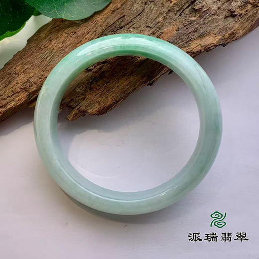 派瑞翡翠 翡翠手镯 糯种 浅绿色 商品图1