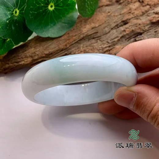 派瑞翡翠 翡翠手镯 糯种 浅绿色 商品图2