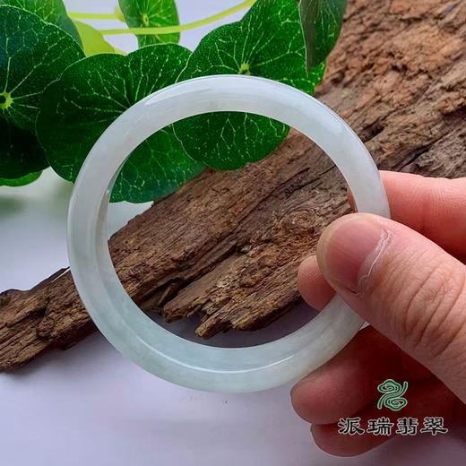 派瑞翡翠 翡翠手镯 糯种 浅绿色 商品图2