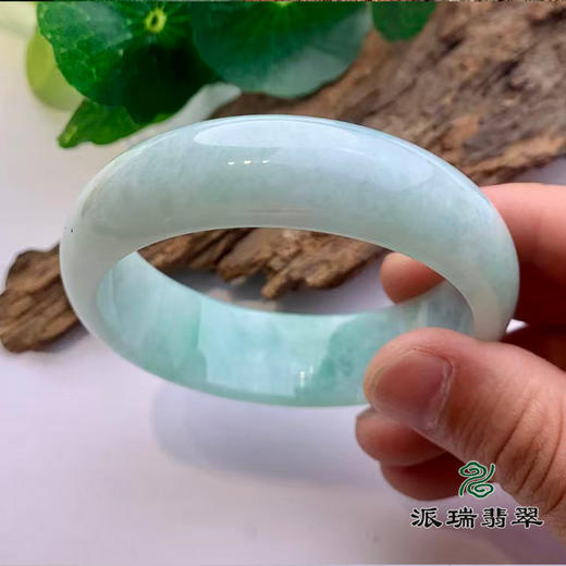 派瑞翡翠 翡翠手镯 糯种 浅绿色 商品图2