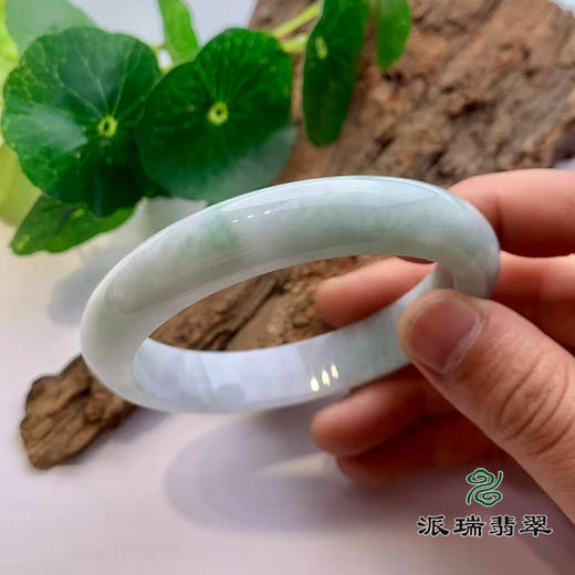 派瑞翡翠 翡翠手镯 糯种 浅绿色 商品图2