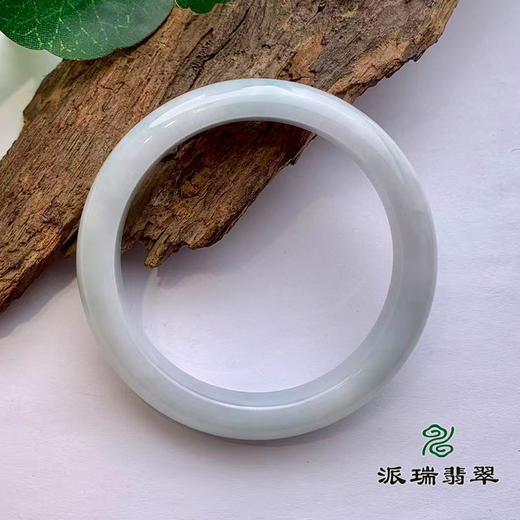 派瑞翡翠 翡翠手镯 糯种 浅绿色 商品图3