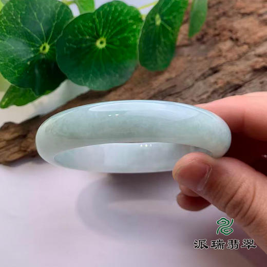派瑞翡翠 翡翠手镯 糯种 浅绿色 商品图3