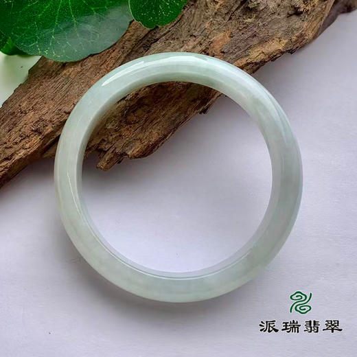 派瑞翡翠 翡翠手镯 糯种 浅绿色 商品图3