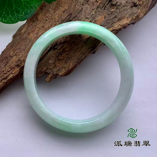 派瑞翡翠 翡翠手镯 糯种 浅绿色 商品图3