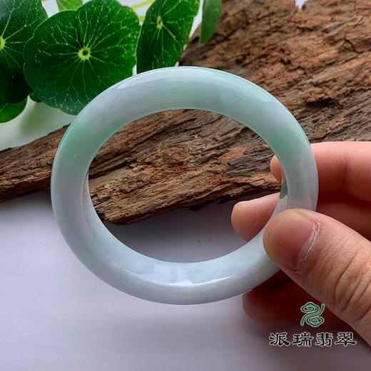 派瑞翡翠 翡翠手镯 糯种 浅绿色 商品图3